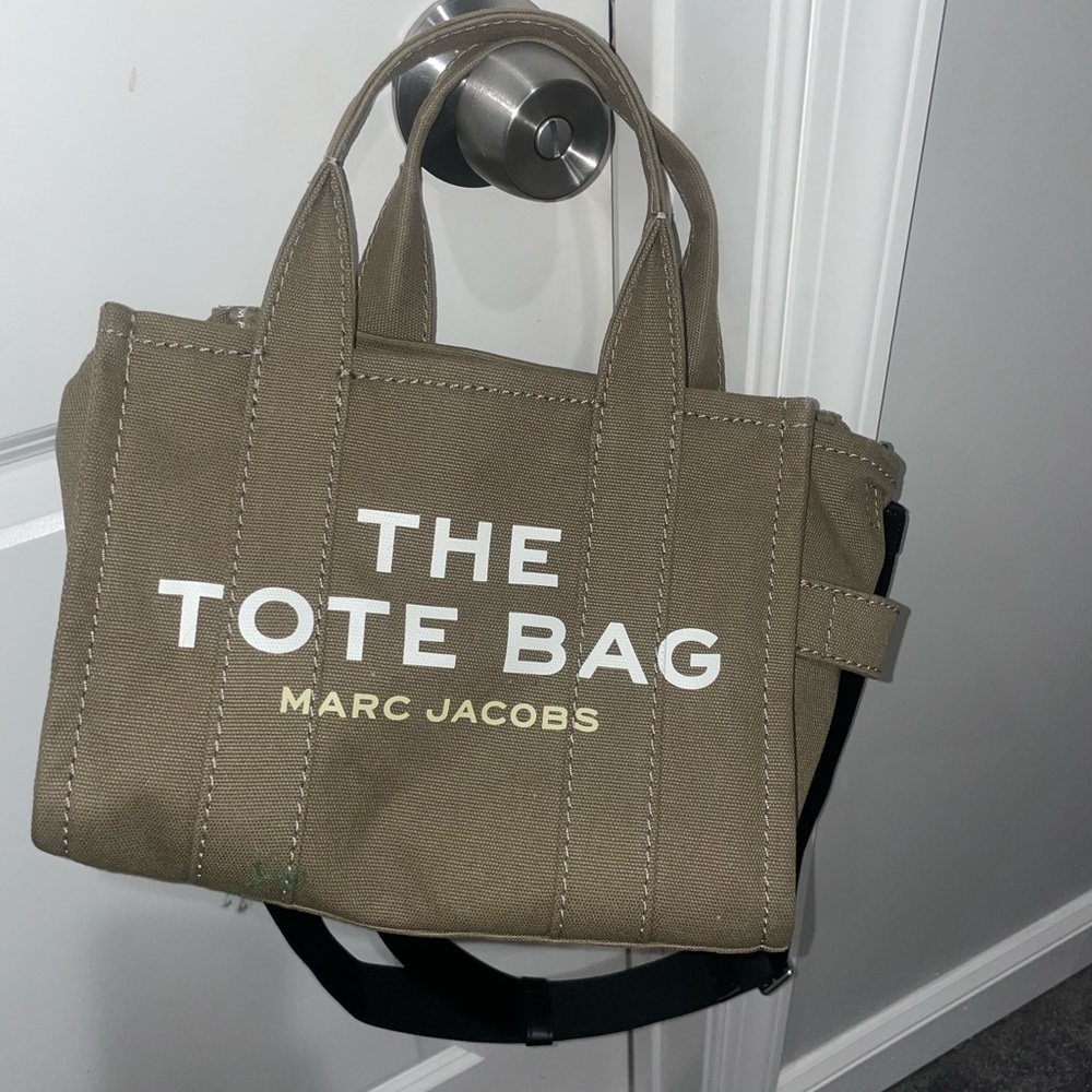 Marc Jacobs mini tote. Used once. In great condition. Smoke free home